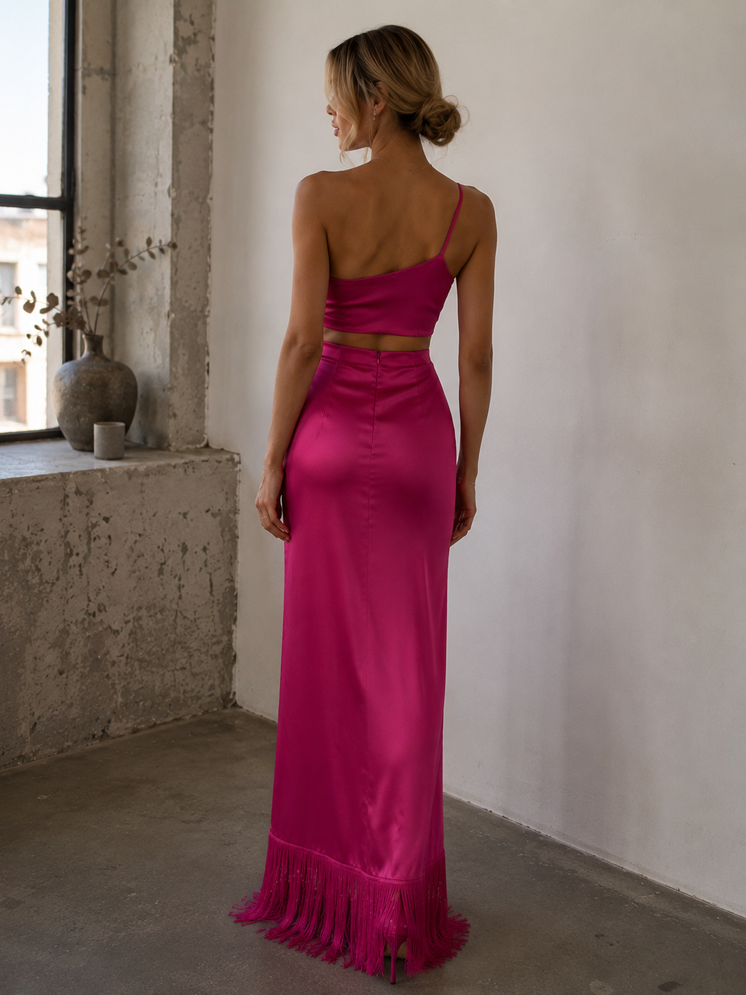 SELENE | Vestido satinado con flecos